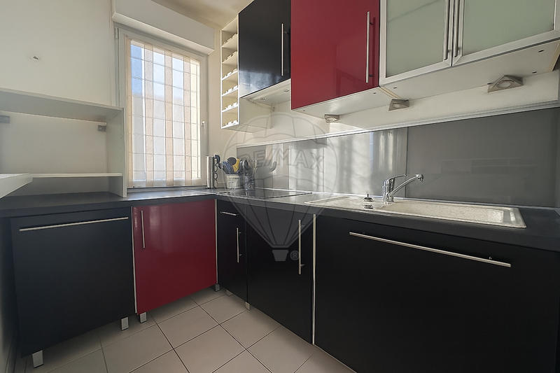 Appartement - 93 m² - 5 pièces