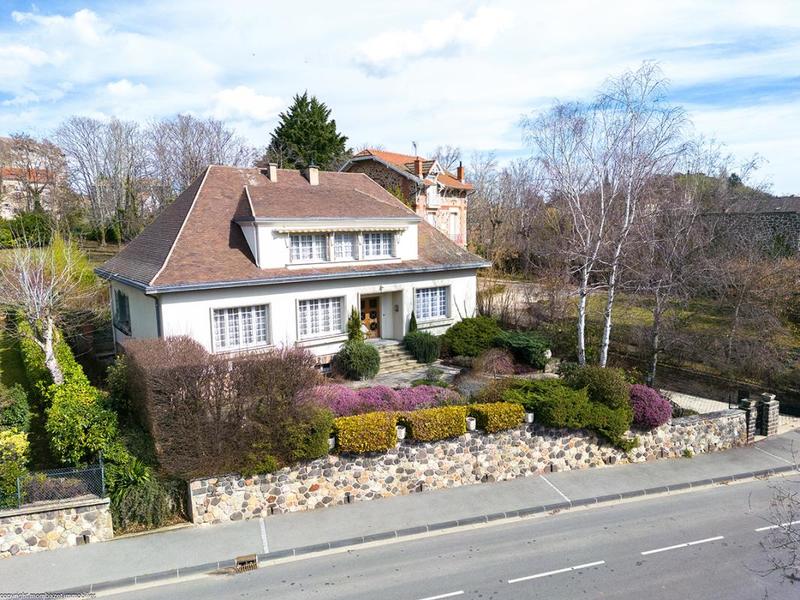 Villa - 205 m² - 9 pièces