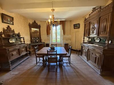 Maison - 295 m² - 9 pièces