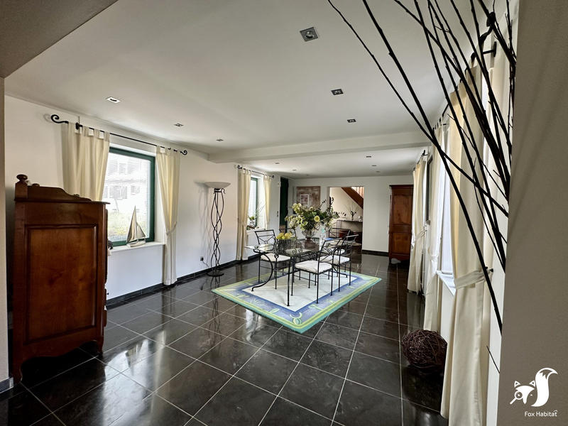 Maison - 240 m² - 9 pièces