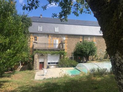 Propriété - 440 m² - 19 pièces