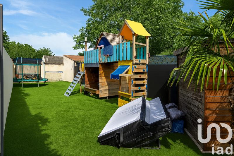 Maison - 250 m² - 8 pièces