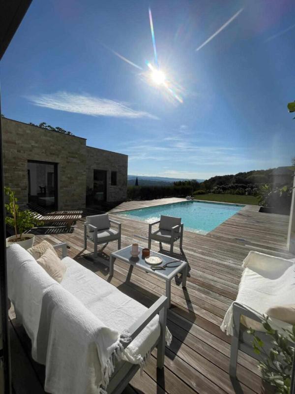 Maison - 220 m² - 6 pièces