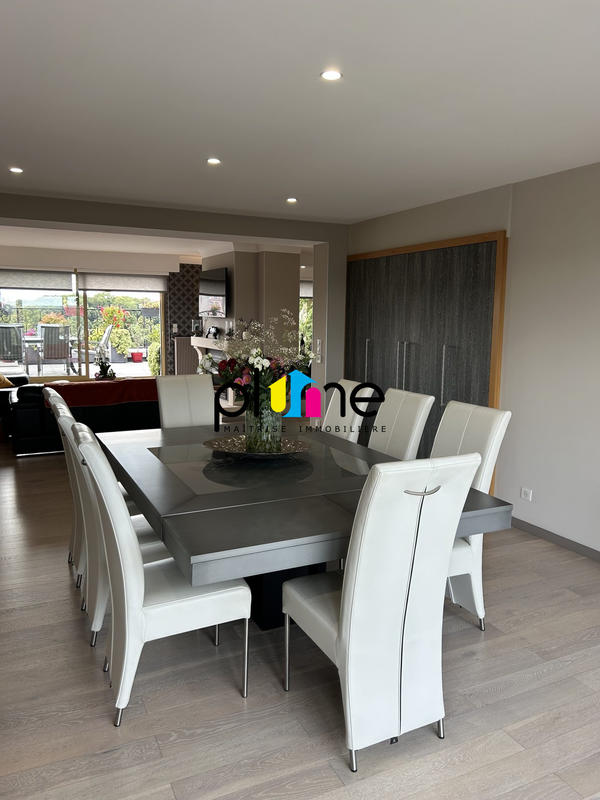 Appartement - 200 m² - 4 pièces