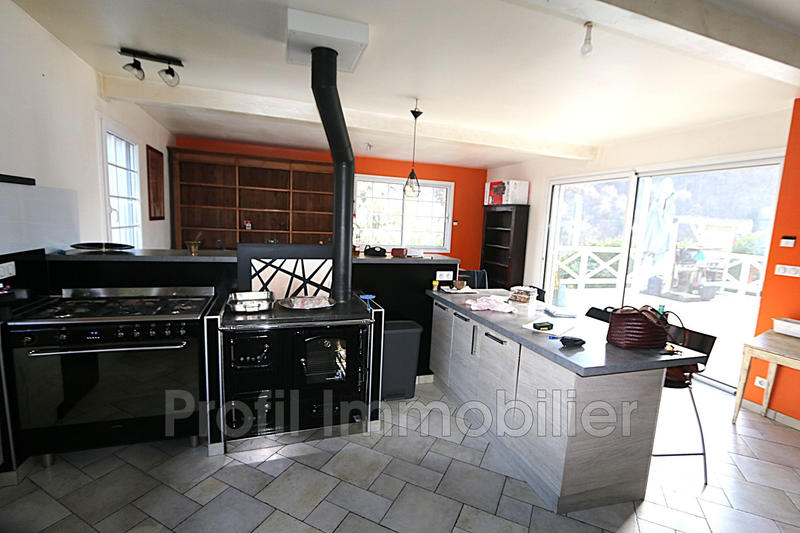 Maison - 235 m² - 8 pièces