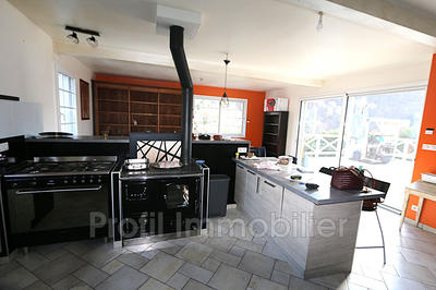 Maison - 235 m² - 8 pièces