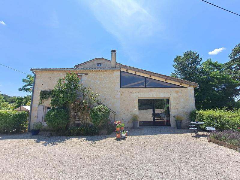 Maison - 285 m² - 6 pièces