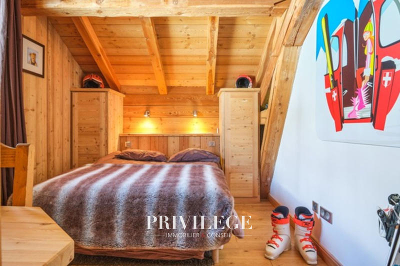 Local commercial - 247 m² - 9 pièces