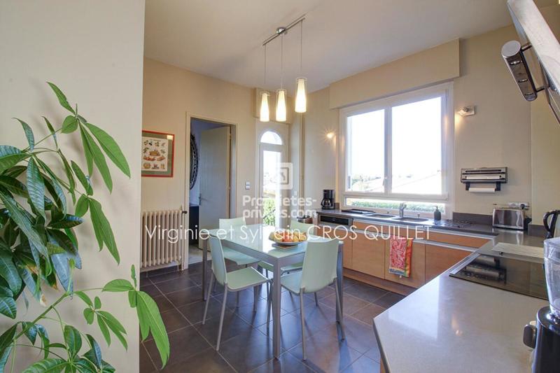 Maison - 215 m² - 8 pièces