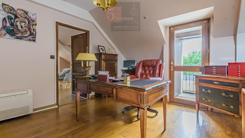 Maison - 335 m² - 12 pièces