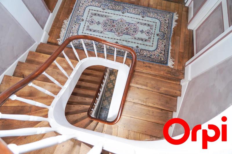 Maison - 275 m² - 7 pièces