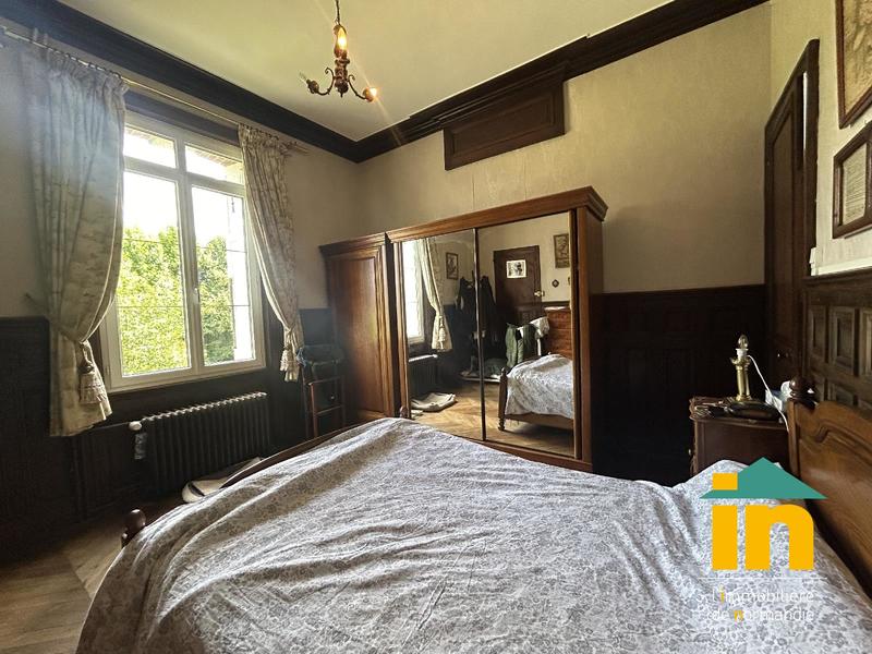 Demeure - 297 m² - 12 pièces