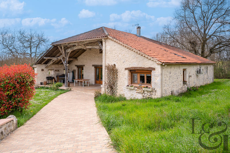 Maison - 321 m² - 9 pièces