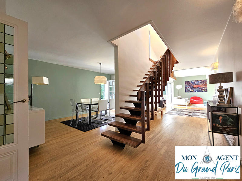 Maison - 220 m² - 8 pièces