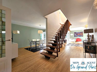 Maison - 220 m² - 8 pièces