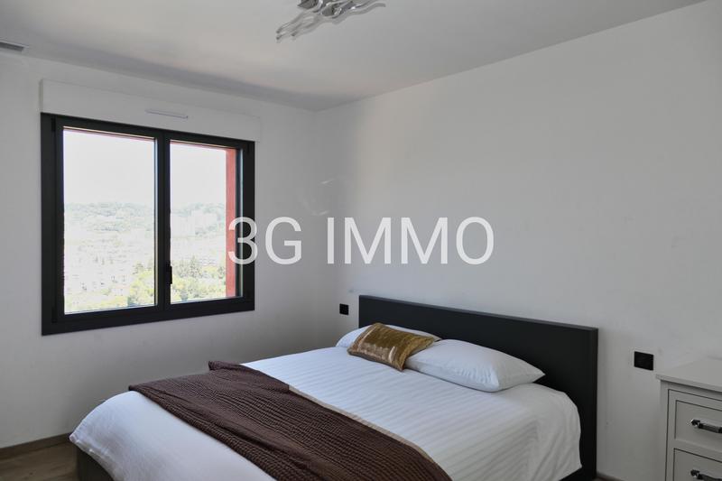 Maison - 330 m² - 9 pièces