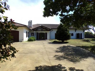 Villa - 253 m² - 6 pièces