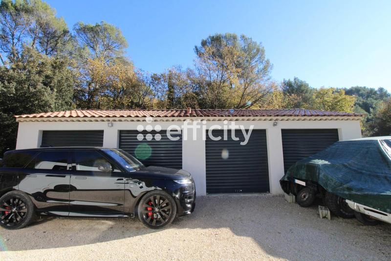 Maison - 238 m² - 8 pièces