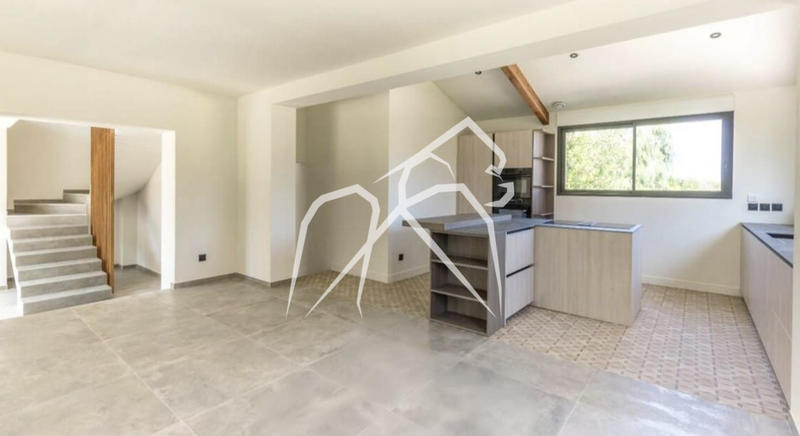 Maison contemporaine - 217 m² - 7 pièces