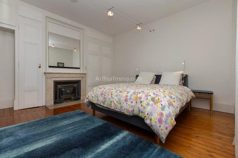 Maison - 241 m² - 10 pièces