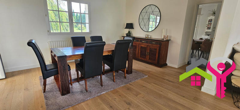 Maison - 250 m² - 7 pièces