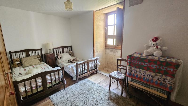 Maison - 337 m² - 6 pièces