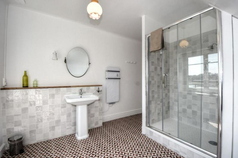 Maison - 216 m² - 8 pièces