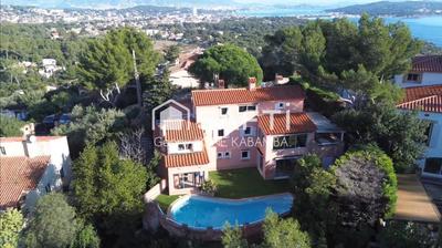 Maison - 171 m² - 7 pièces