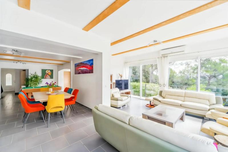 Maison - 300 m² - 8 pièces