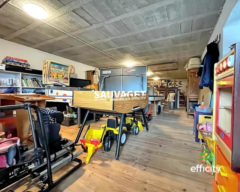 Maison - 320 m² - 11 pièces