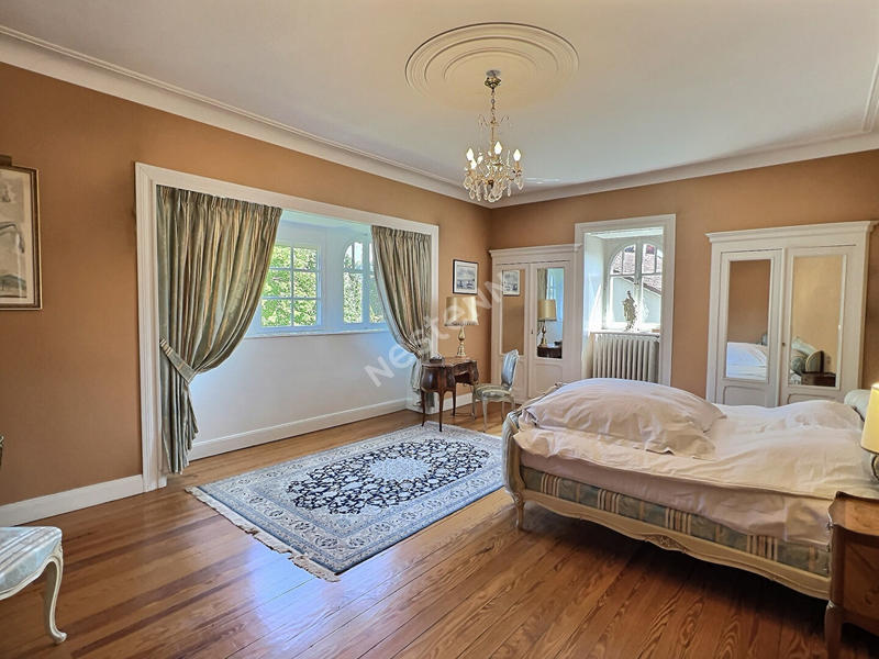 Maison - 258 m² - 8 pièces