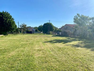Terrain constructible - 808 m²