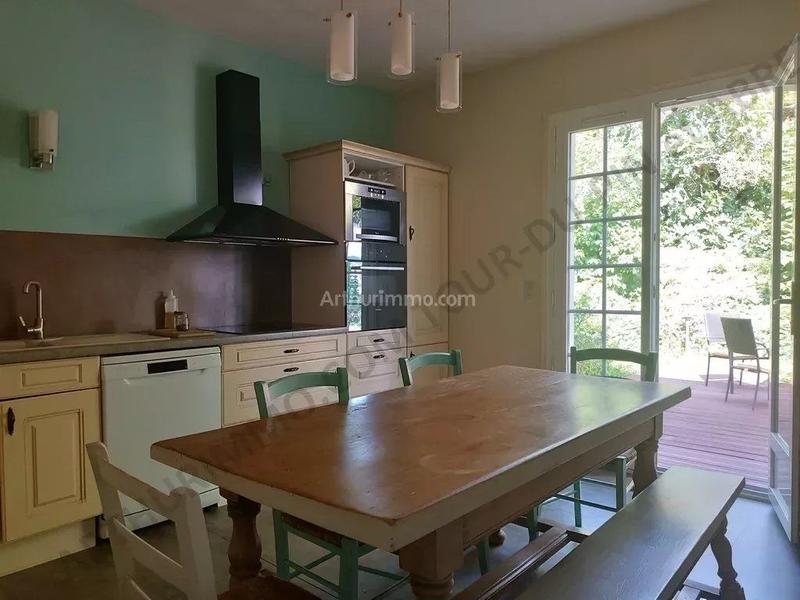 Maison - 220 m² - 6 pièces