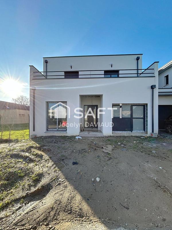 Maison - 210 m² - 16 pièces