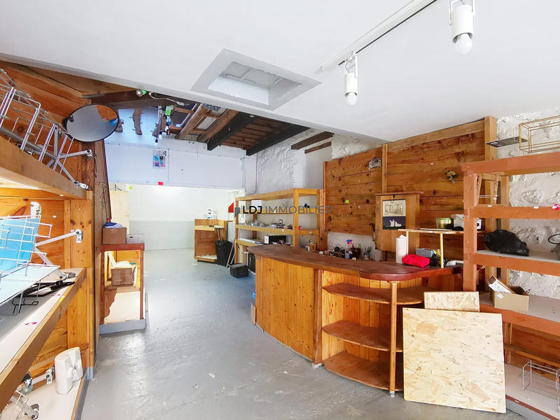 Local commercial - 147 m² - 3 pièces