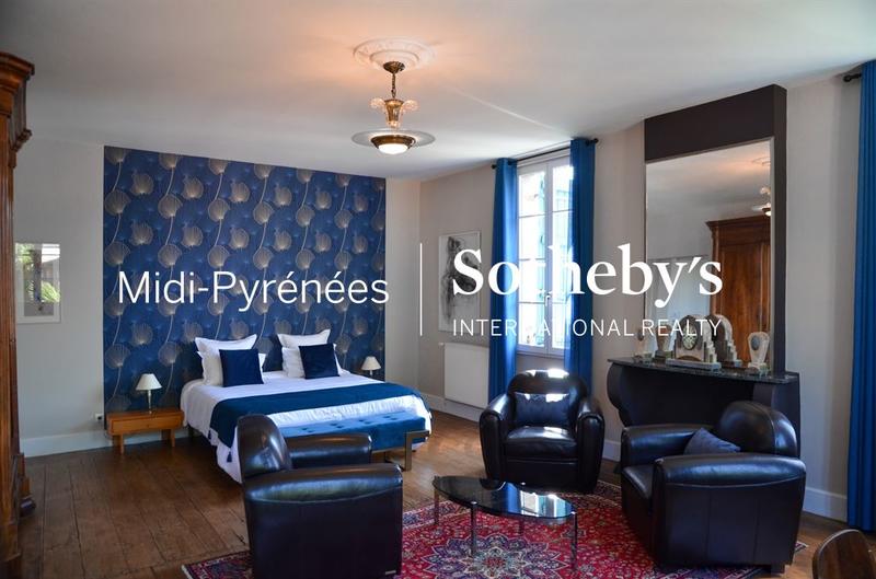 Maison - 450 m² - 11 pièces