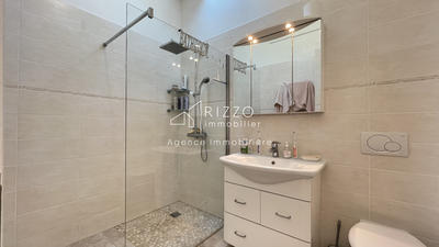 Maison - 246 m² - 9 pièces