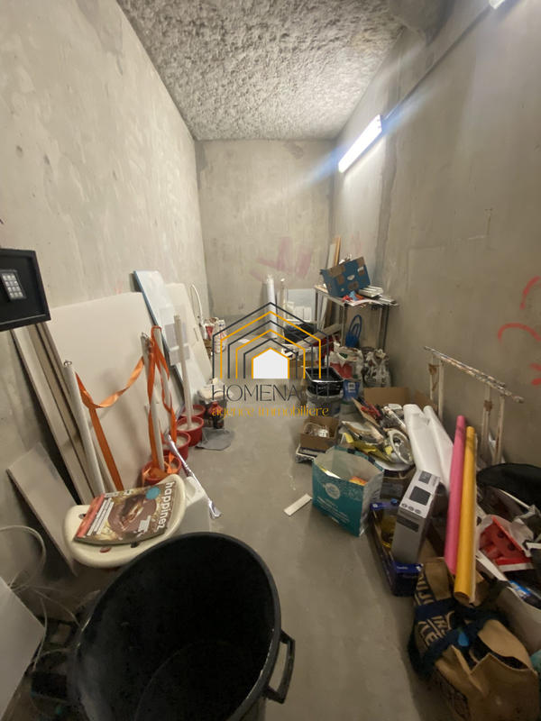 Local d'activités - 244 m²