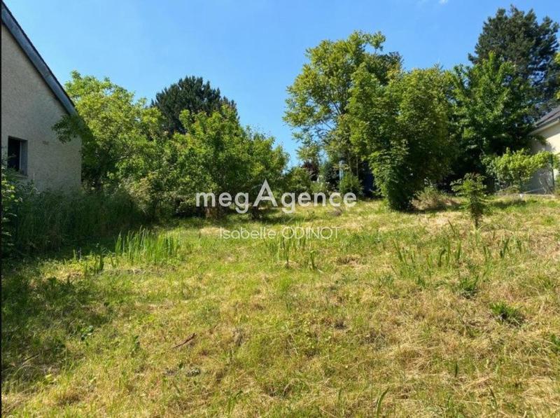 Terrain constructible - 704 m²