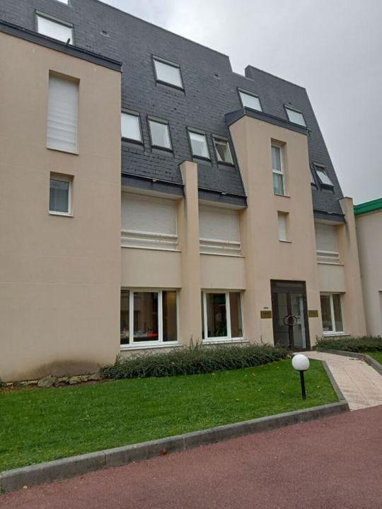 Local d'activité / Entrepôt - 319 m² - 18 pièces