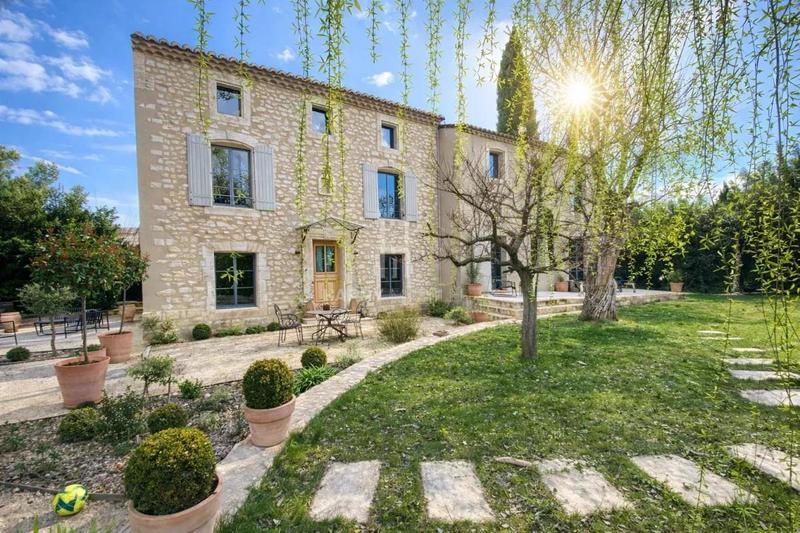 Maison - 290 m² - 9 pièces