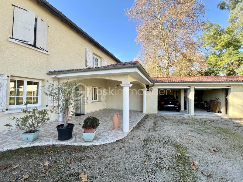 Maison - 201 m² - 7 pièces