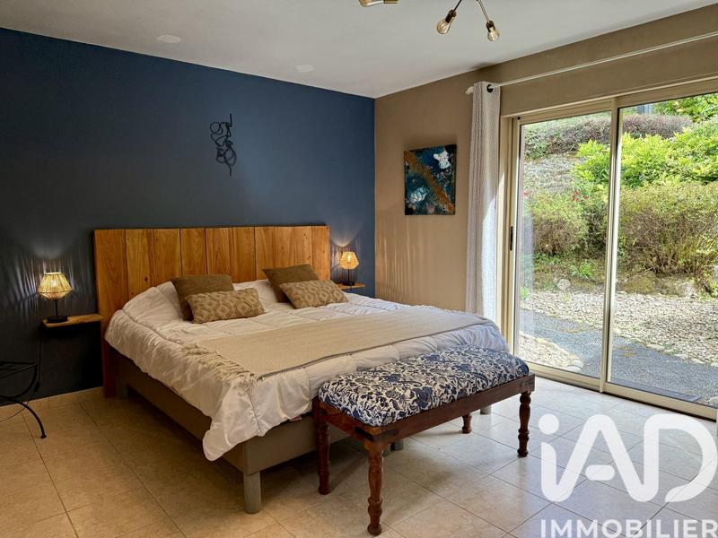 Maison - 185 m² - 8 pièces