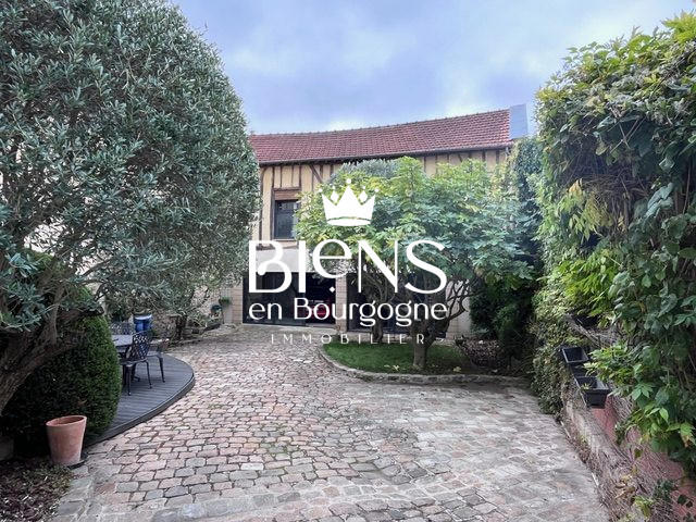 Maison ancienne - 248 m² - 10 pièces