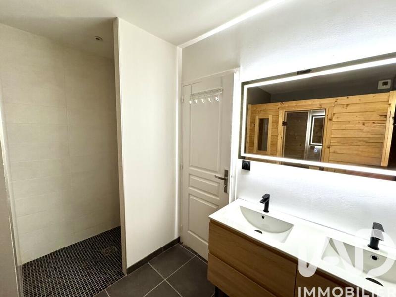 Maison - 222 m² - 7 pièces