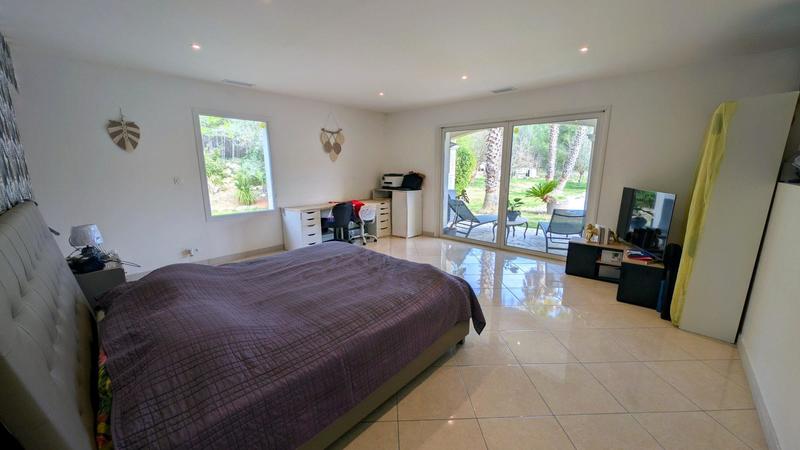 Villa - 301 m² - 6 pièces