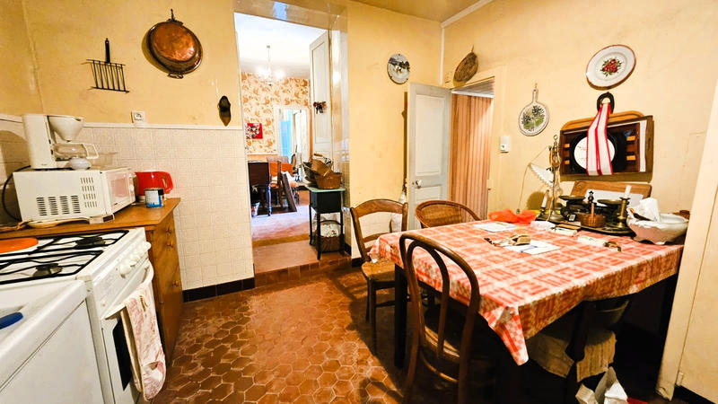 Maison - 180 m² - 11 pièces