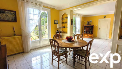 Maison - 219 m² - 9 pièces