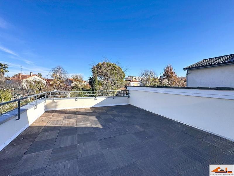 Maison - 180 m² - 7 pièces