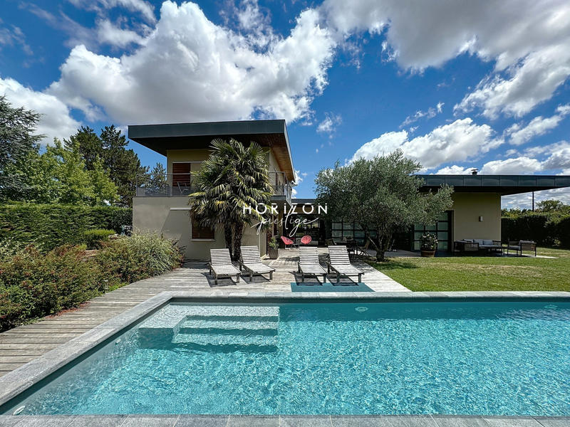 Maison contemporaine - 247 m² - 8 pièces